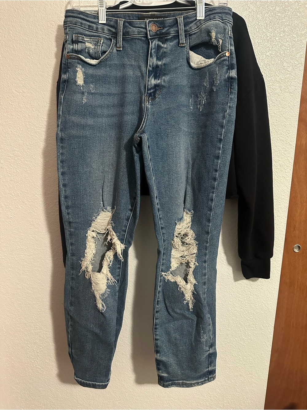 Judy Blue Distressed Skinny Jeans - Faded Blue